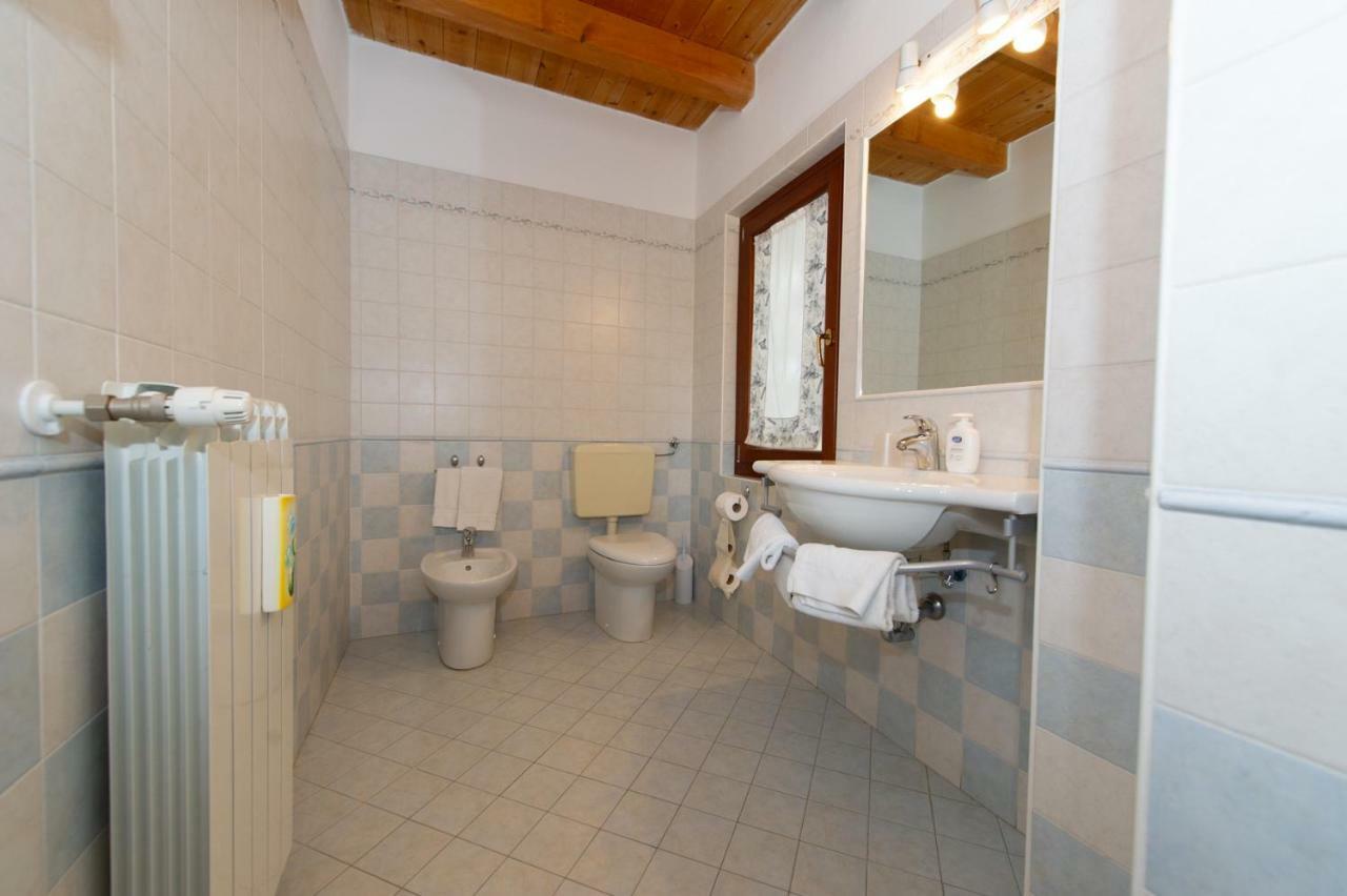 Agriturismo Lis Rosis Medea Eksteriør billede